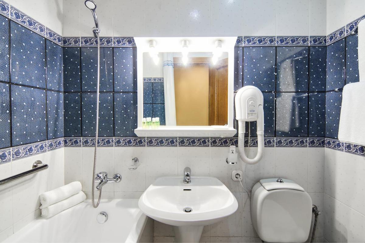 Art Hotel Academy - Hizvo