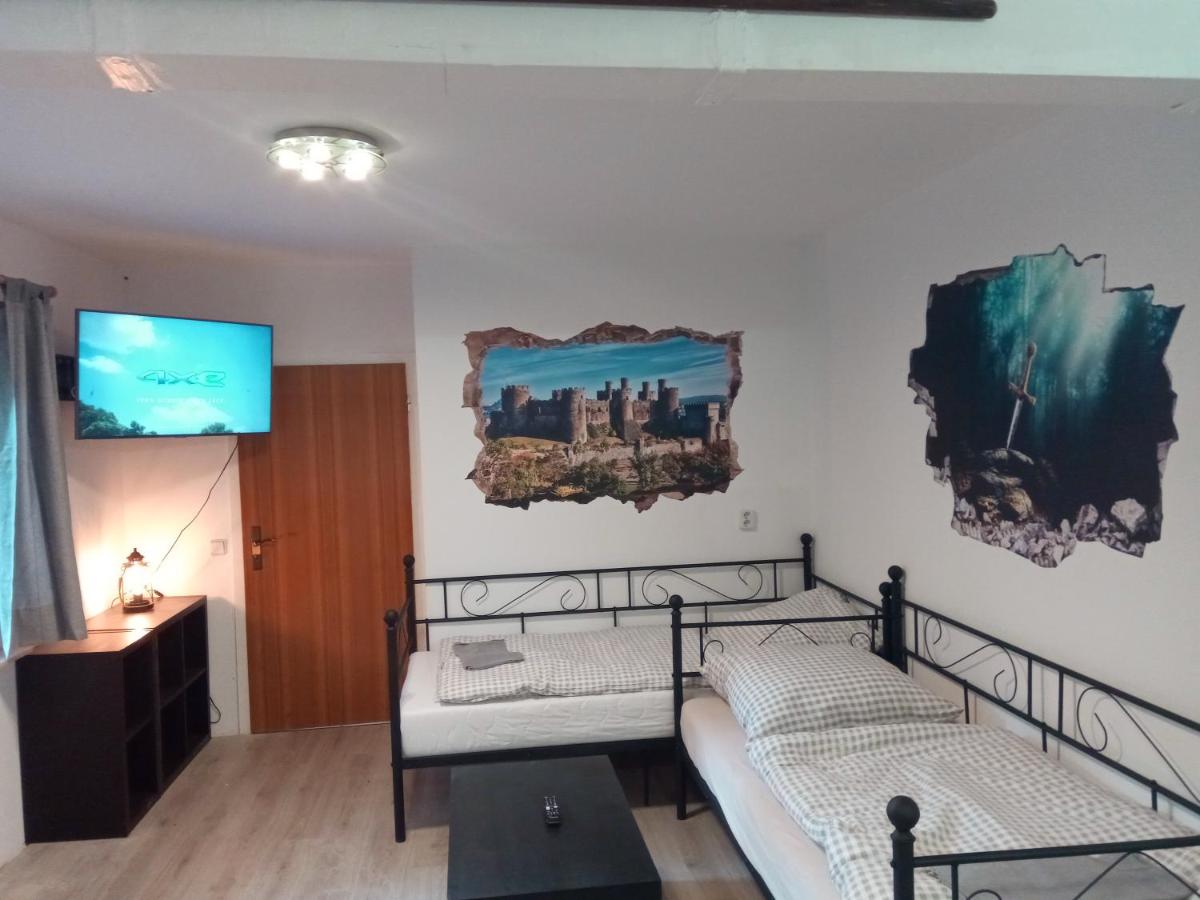 Ritter Rost Bungalow in Oranienburg am weißen Strand - Housity