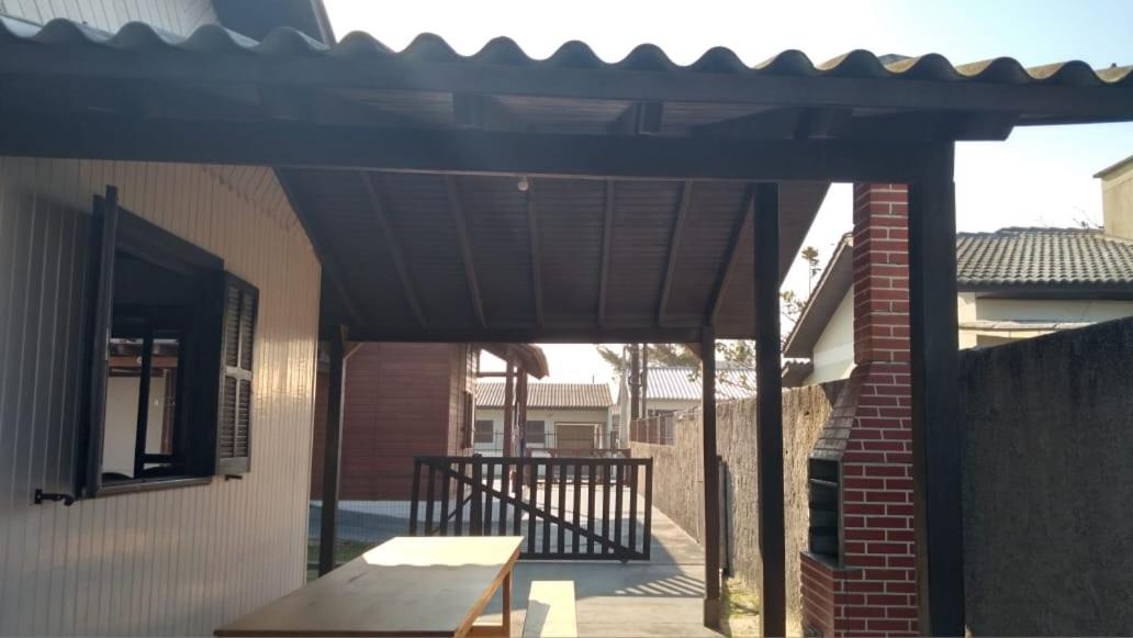 Casa bege Bal Arroio do Silva com internet - Housity