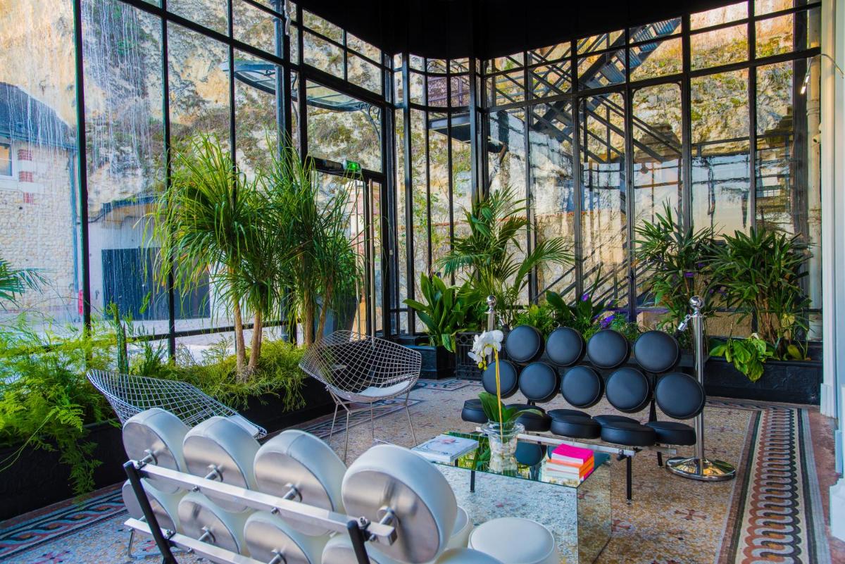 Coin salon dans l'établissement Art Hotel