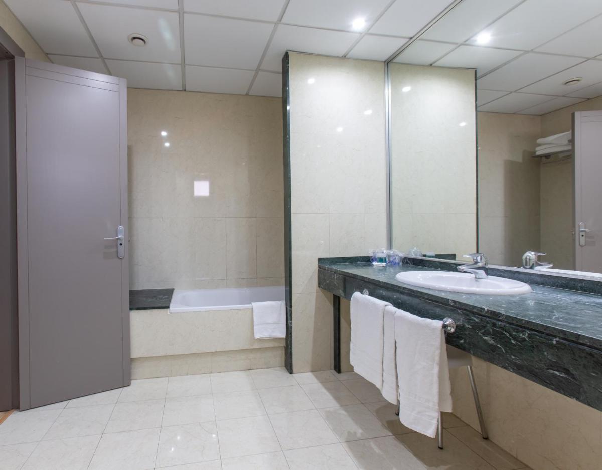 Un baño de Hotel Olympia Valencia