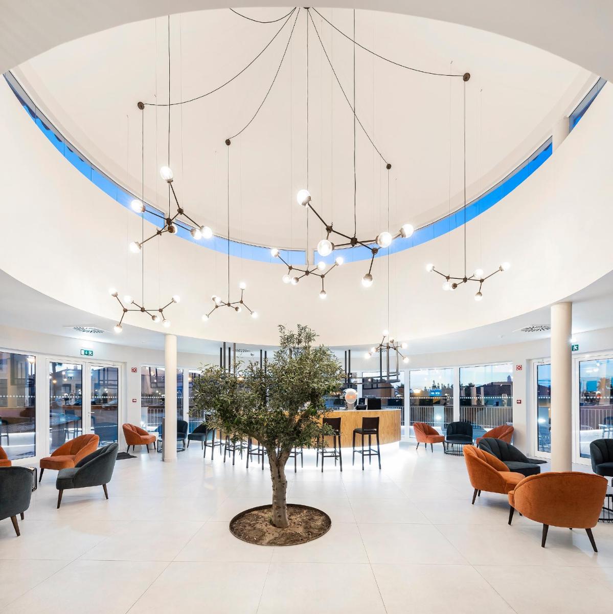 Uma área de estar em Eden Villas & Apartments