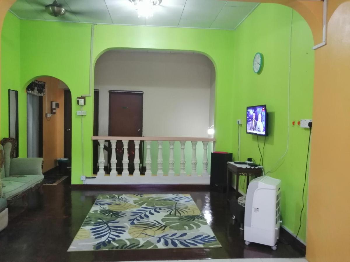 KLUANG BARAT HOMESTAY - Housity