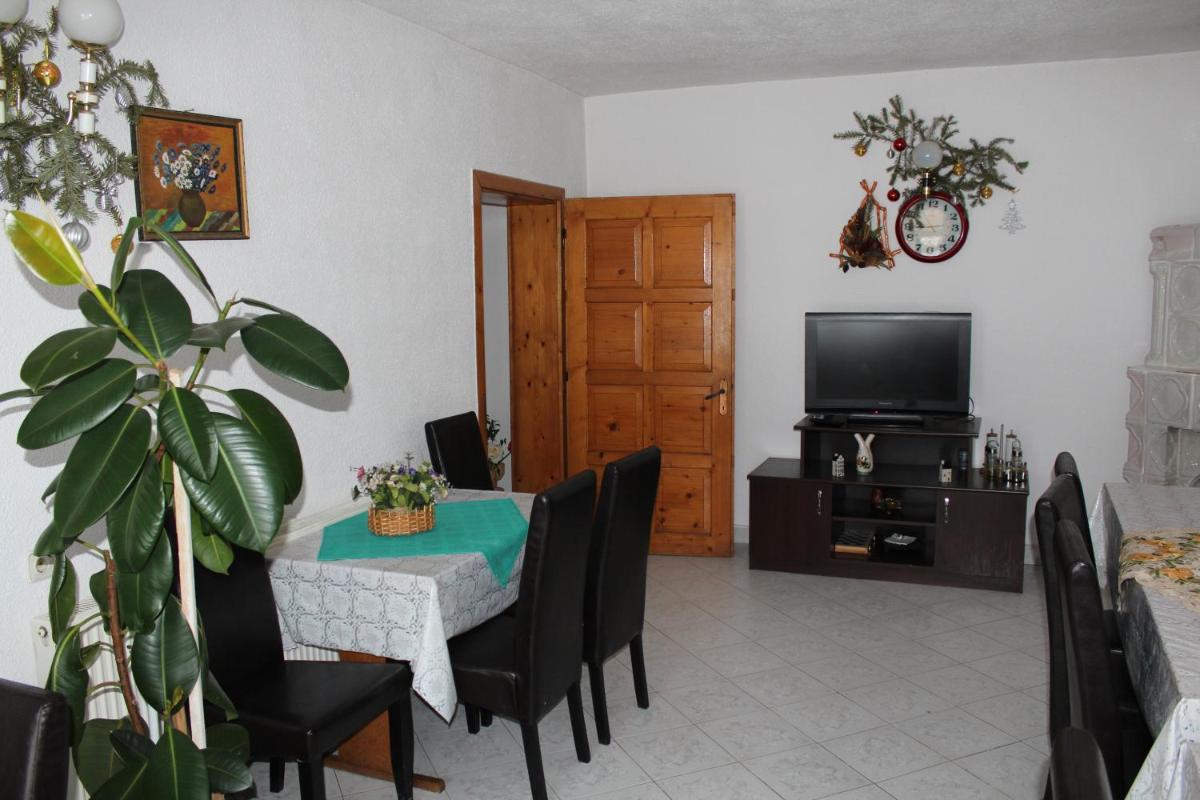Pensiunea Iulia - Housity