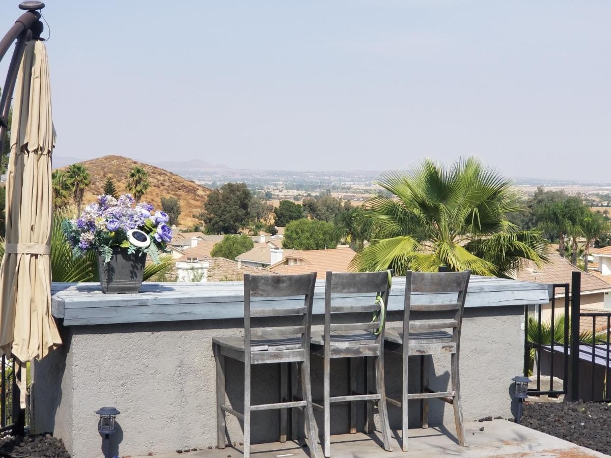 Beautiful City Lights and Mountain Views - Housity
