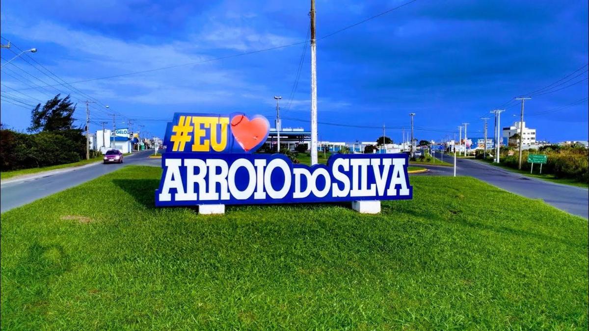 Casa bege Bal Arroio do Silva com internet - Housity