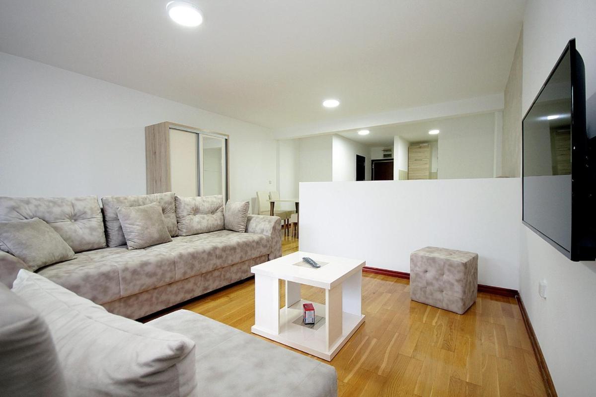 Holiday apartments Petrovac - Housity
