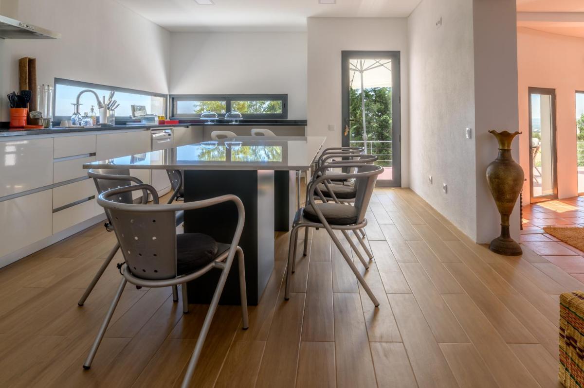 Made iN2 Creative Guest House - Housity