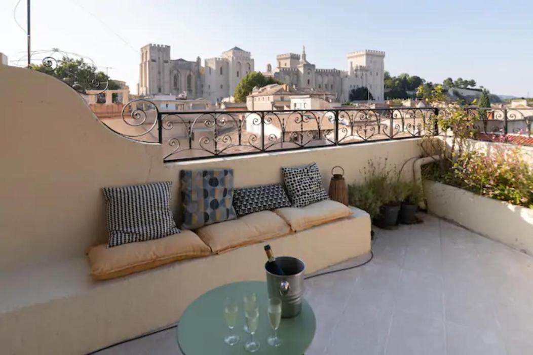 MAGNIFIQUE APPARTEMENT DE CHARME AVEC VUE SUR LE PALAIS DES PAPES À AVIGNON WiFI GRATUIT - Hizvo