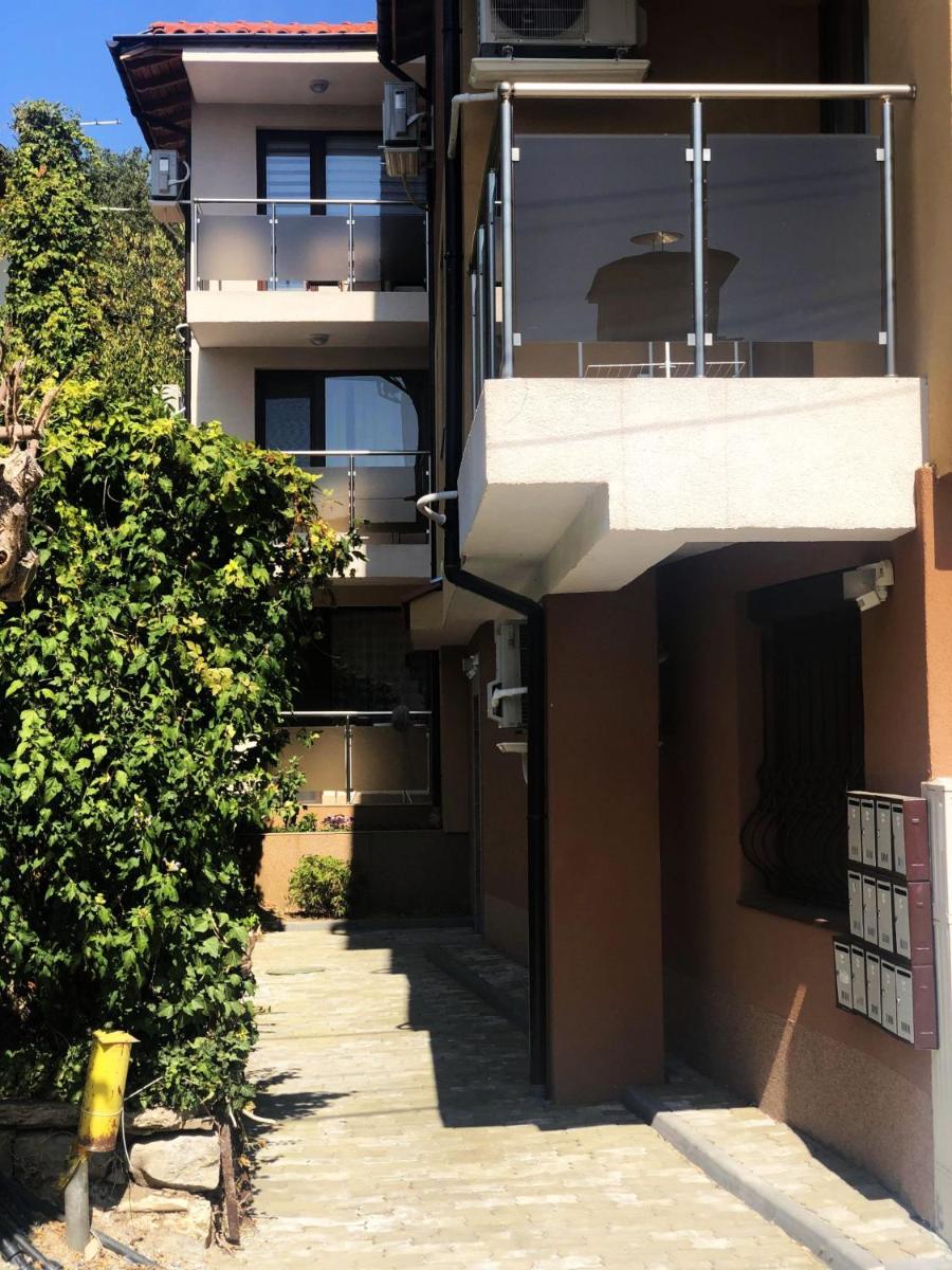 Varusha Apartment - Housity