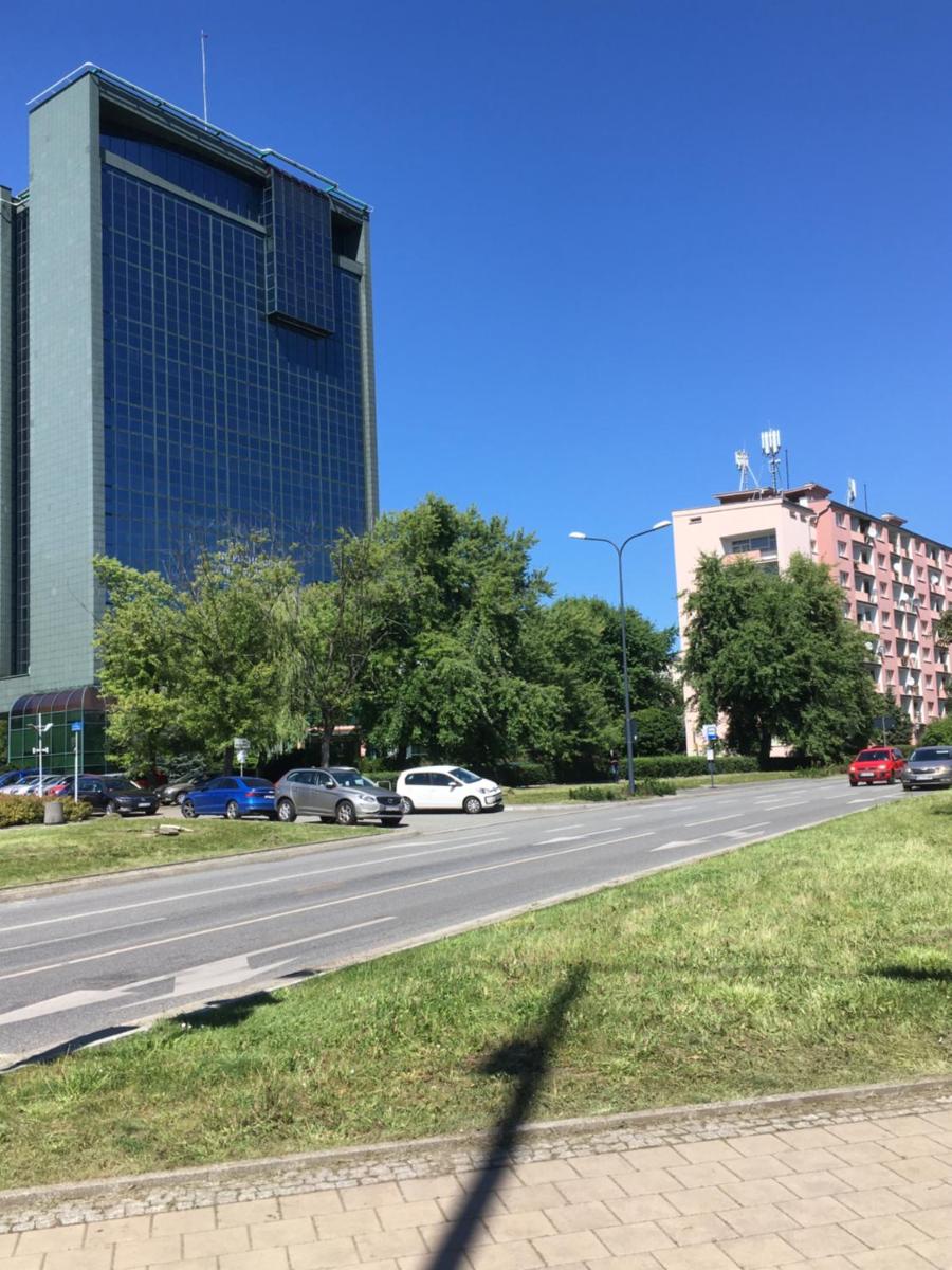Uni Apartament - Housity