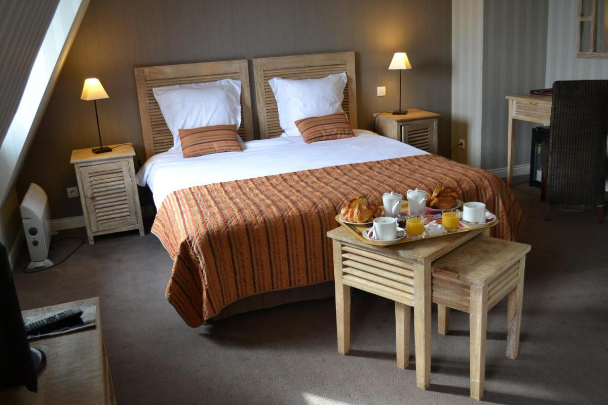 Un ou plusieurs lits dans un hébergement de l'établissement Almoria Hôtel & SPA
