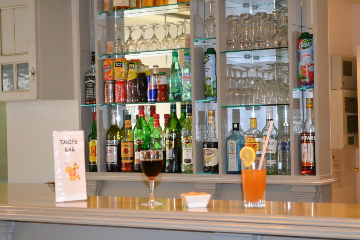 Boissons dans l'établissement Almoria Hôtel & SPA