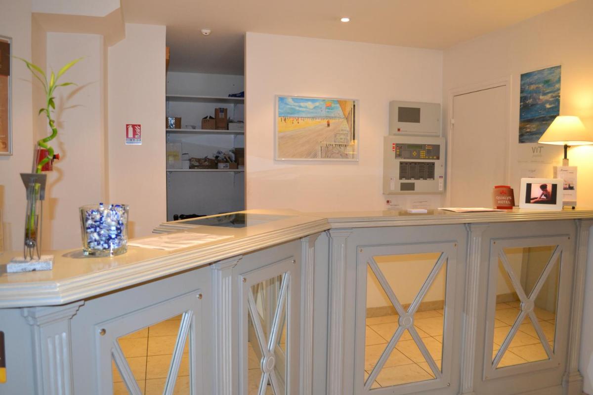 Cuisine ou kitchenette dans l'établissement Almoria Hôtel & SPA