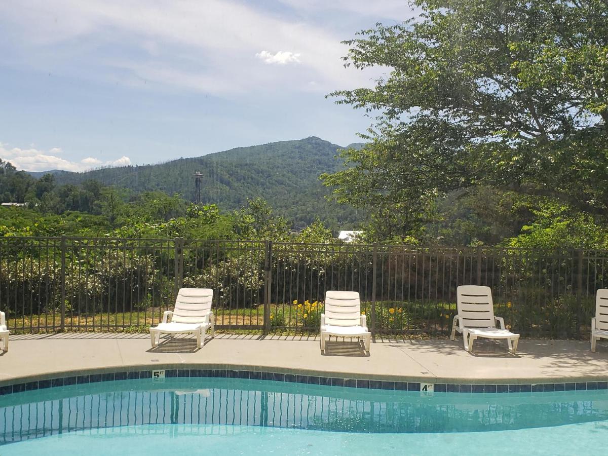 Gatlinburg Chateau Condo 407 - Housity