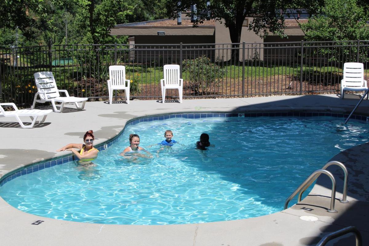 Gatlinburg Chateau Condo 407 - Housity
