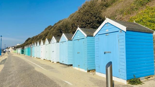 Modern central flat with balcony & Free Parking on-site - Housity