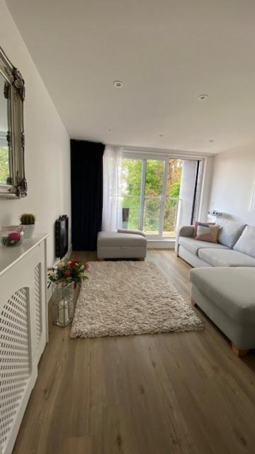 Modern central flat with balcony & Free Parking on-site - Housity