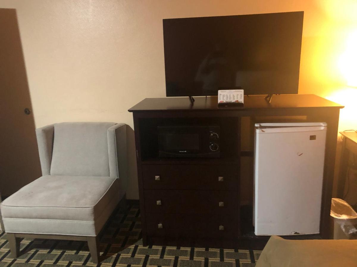 Executive Inn Woodward - Housity