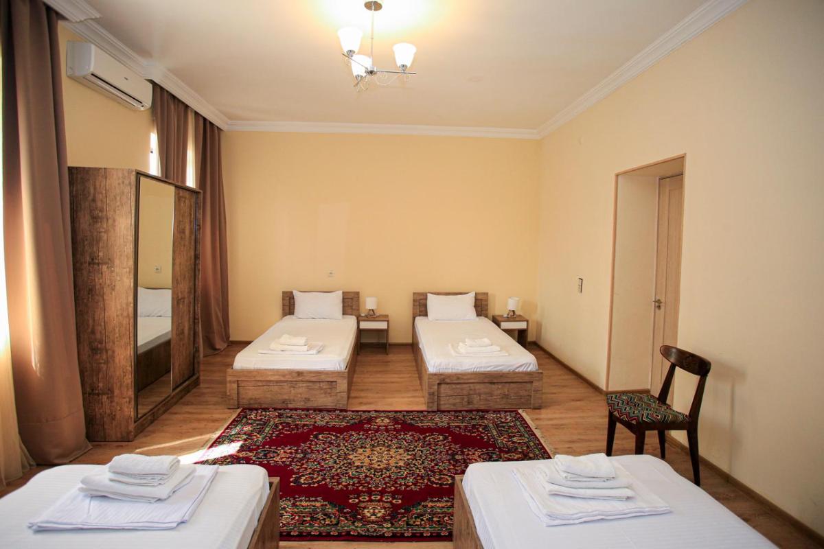 Bucha`s Guest House & Wine Cellar - Hizvo