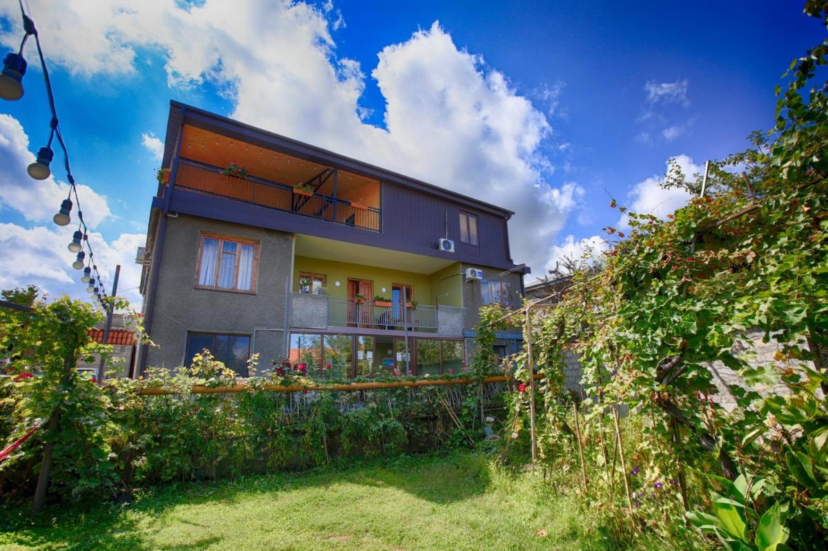 Bucha`s Guest House & Wine Cellar - Housity