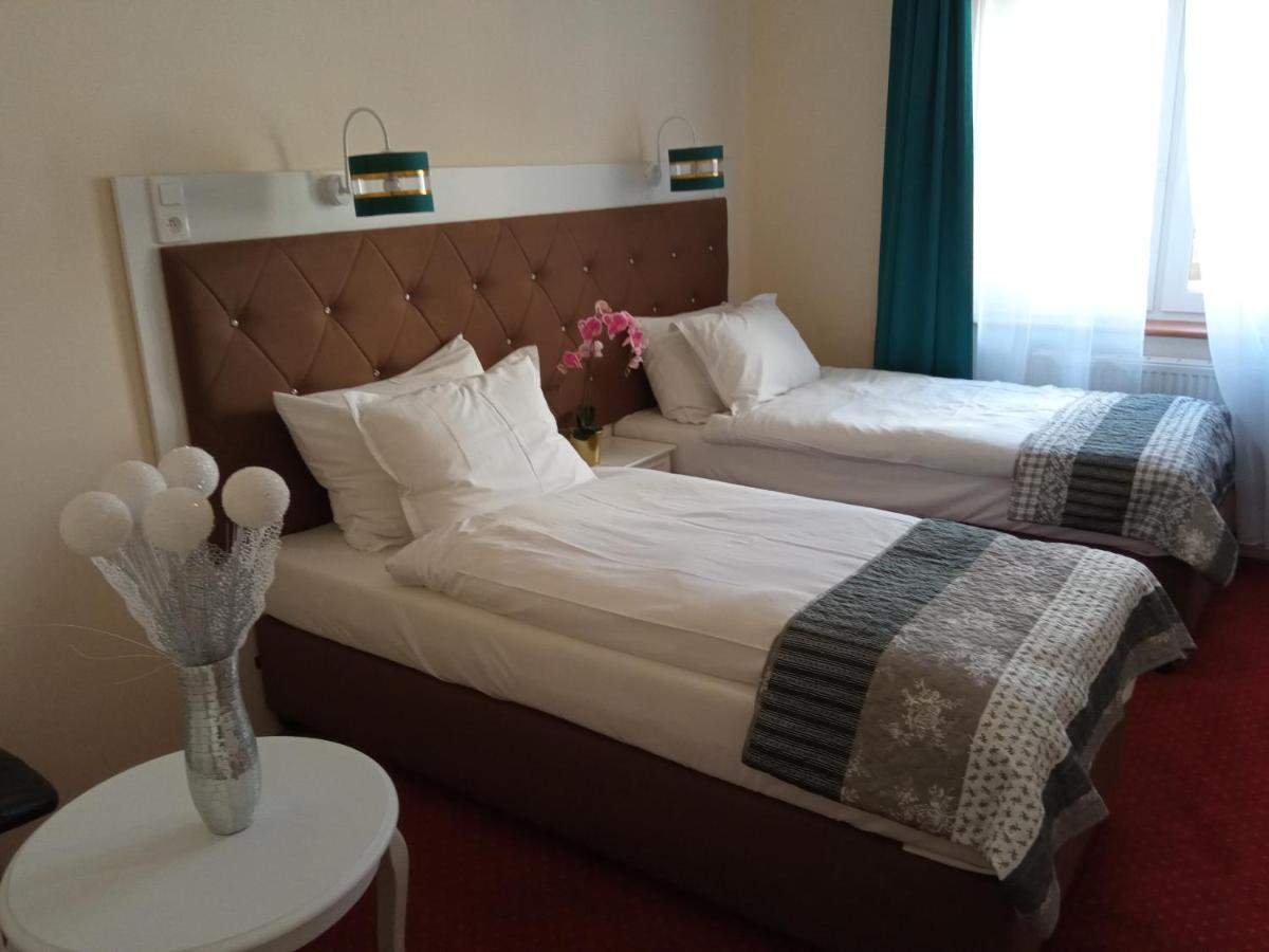Hotel i Restauracja Admirał - Housity