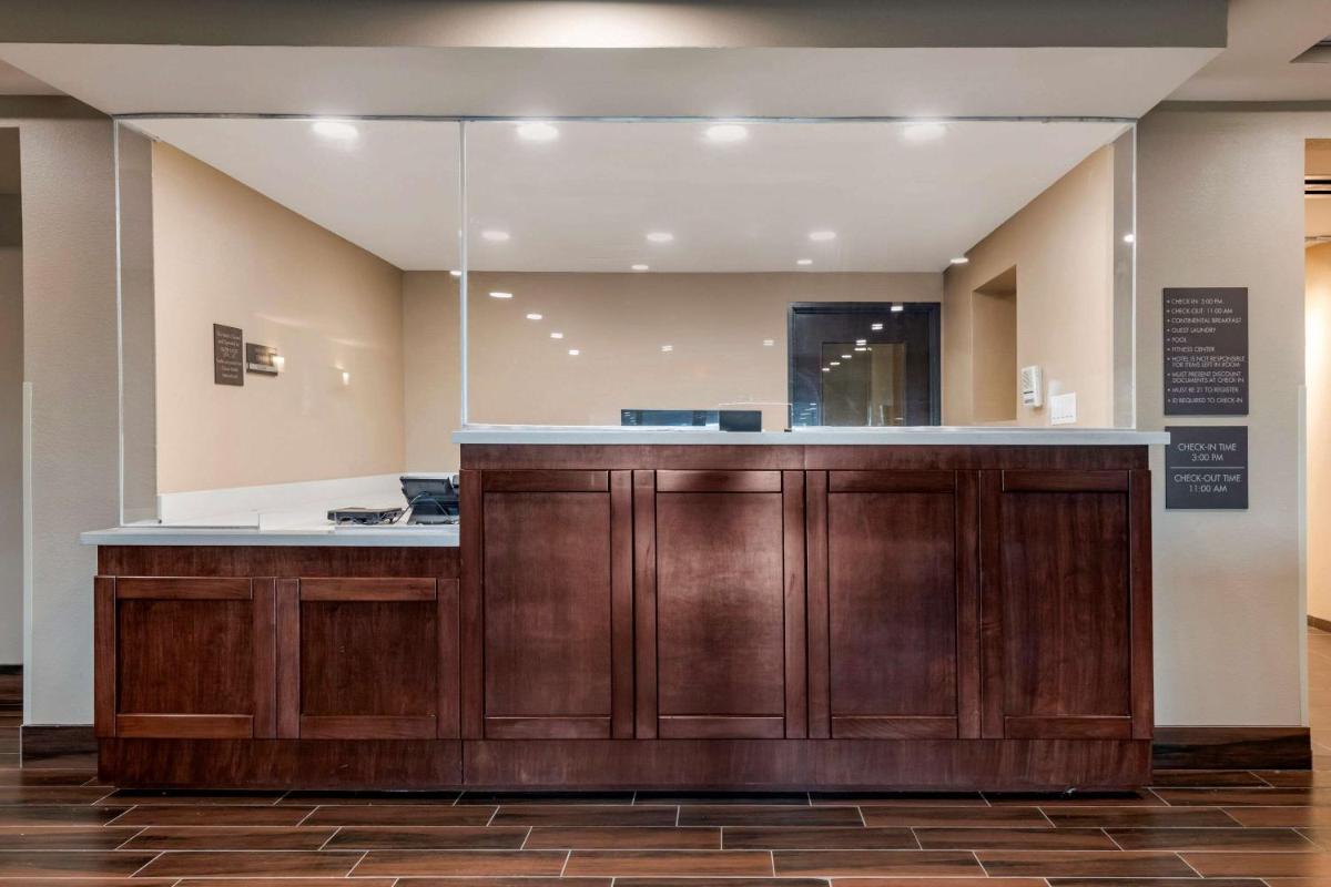 Comfort Suites Daytona Beach-Speedway - Housity