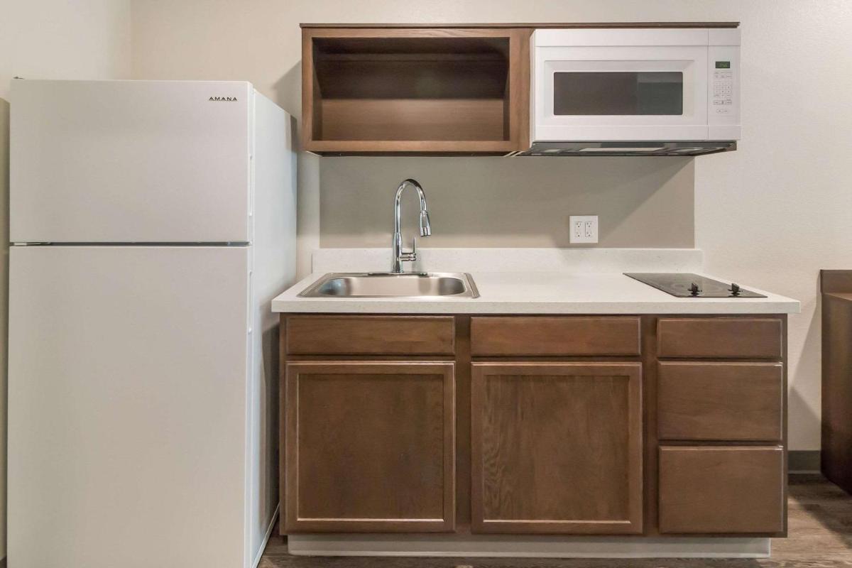 WoodSpring Suites Lake Jackson - Housity