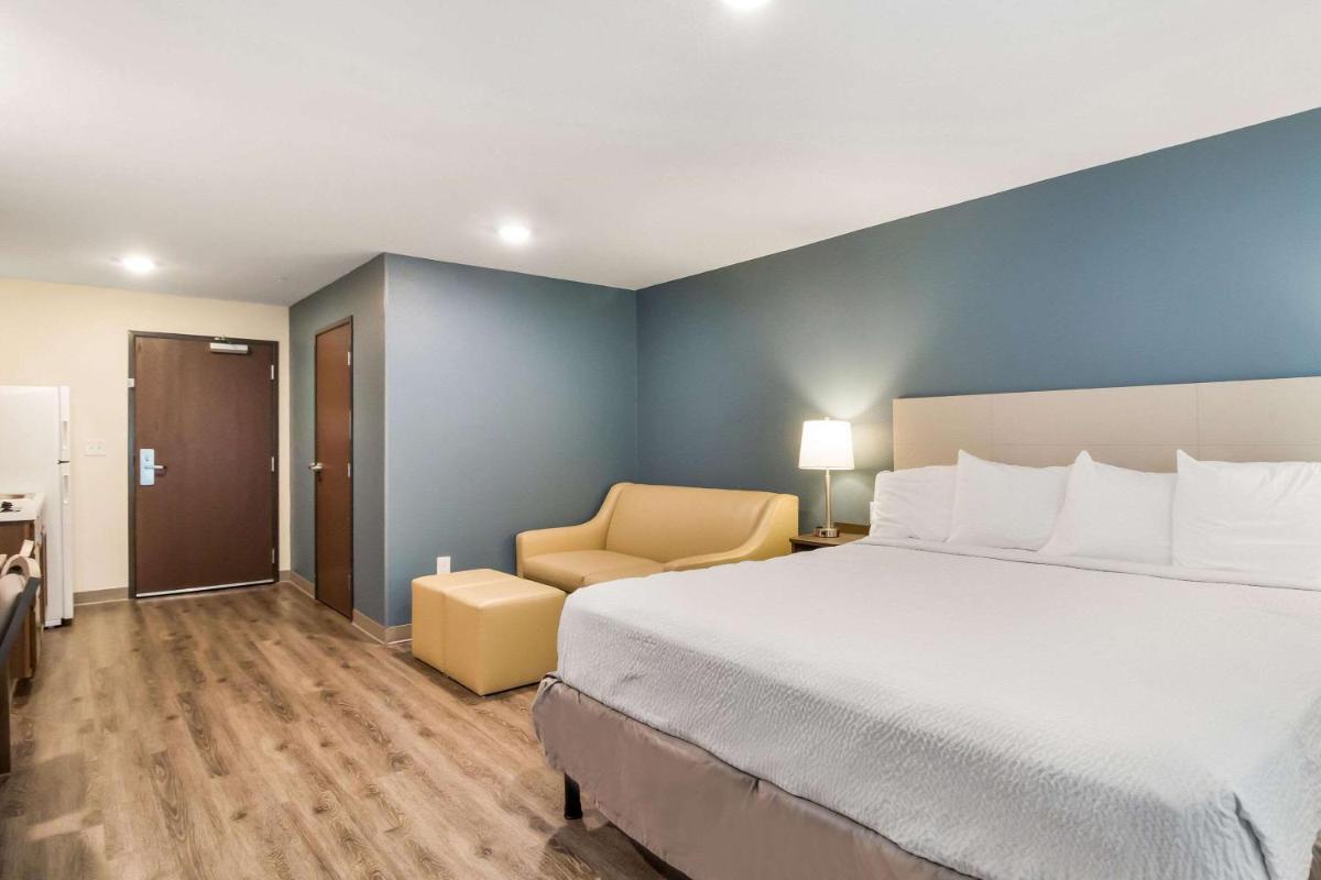 WoodSpring Suites Lake Jackson - Housity