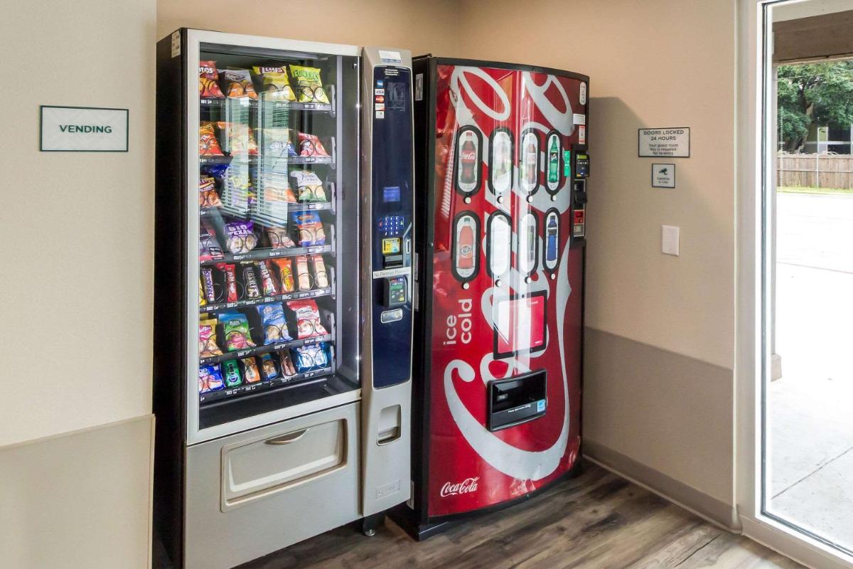 WoodSpring Suites Lake Jackson - Housity