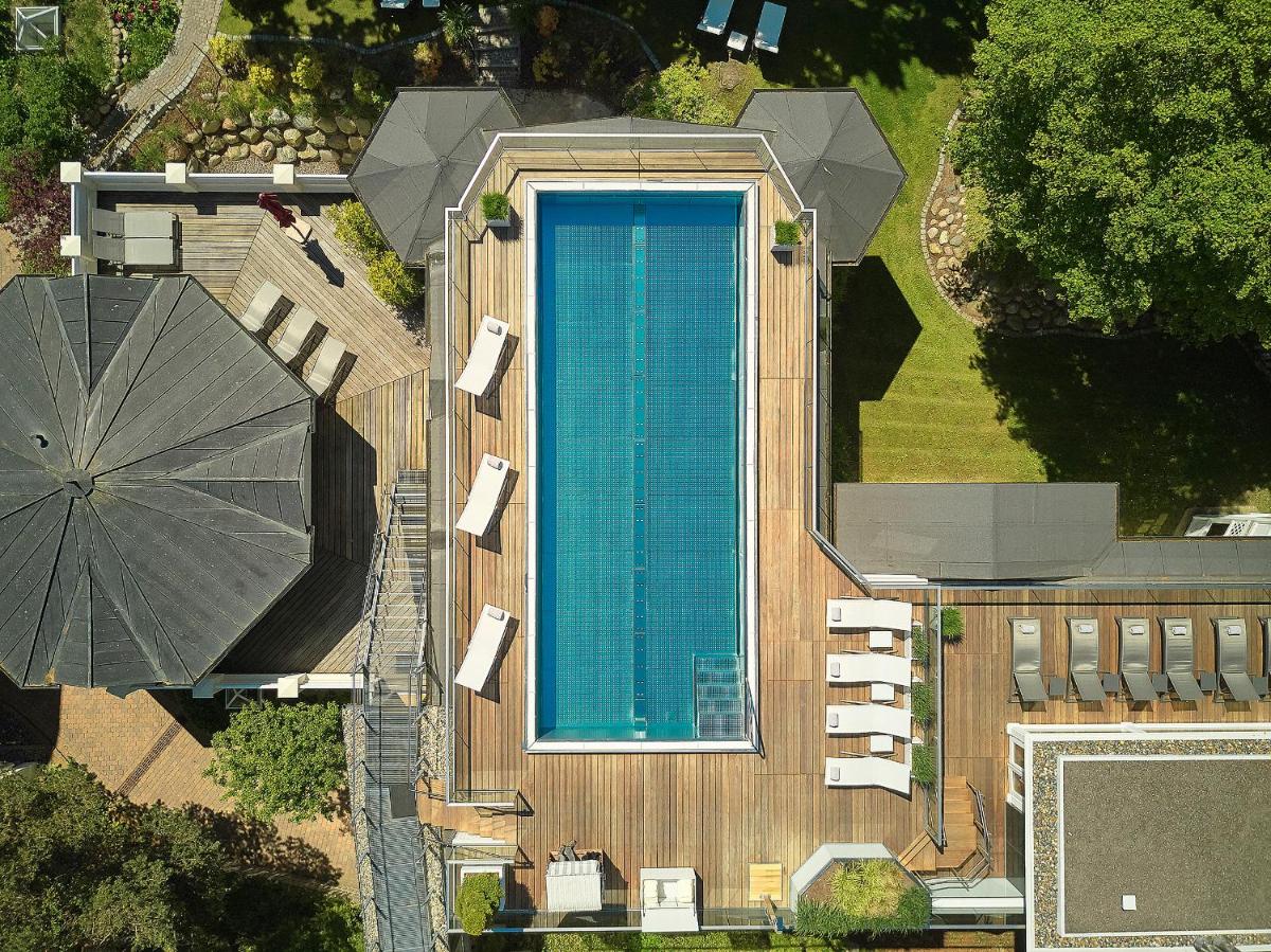 Der Swimmingpool an oder in der Nähe von ROEWERS Privathotel & Spa