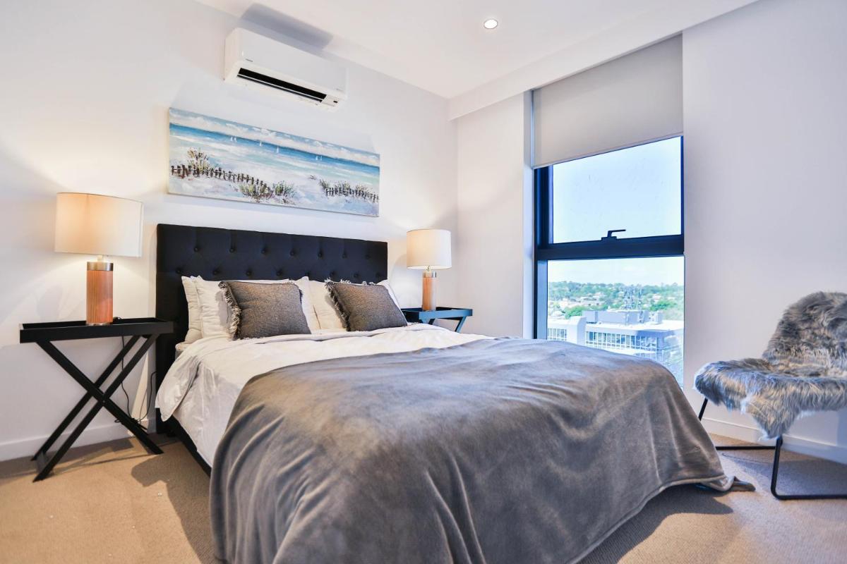 Box Hill Central Sky One Apartment - Housity