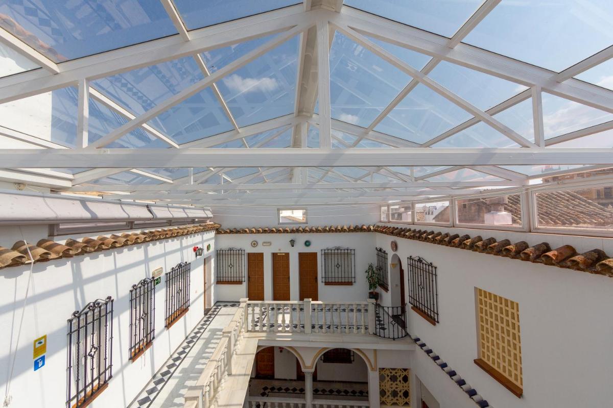 Hotel Los Omeyas - Housity