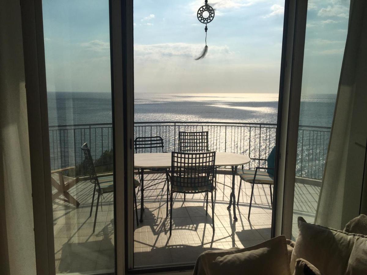 Villa Aegean Balcony - Housity