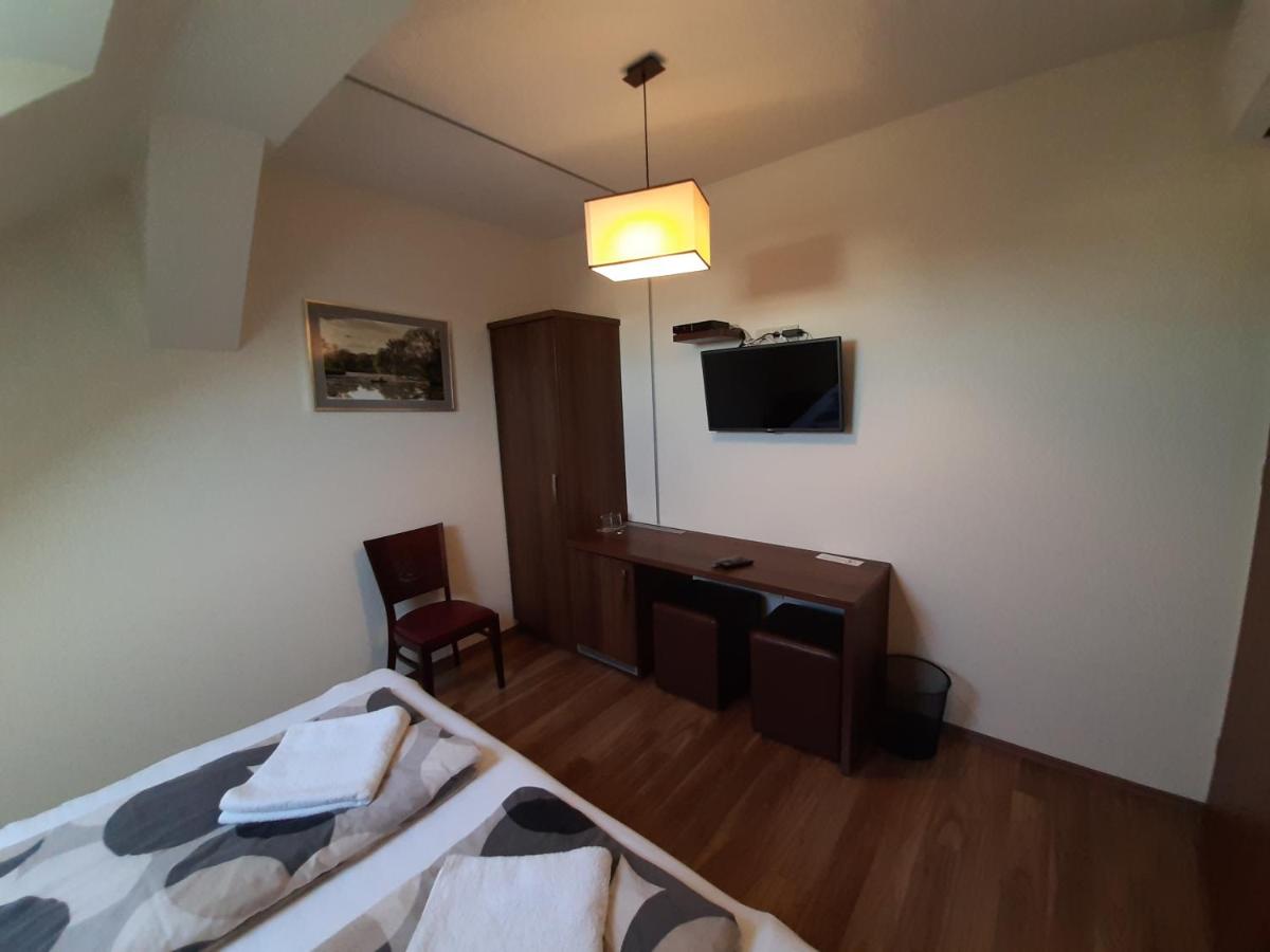 Viktória Lovas Panzió - Housity