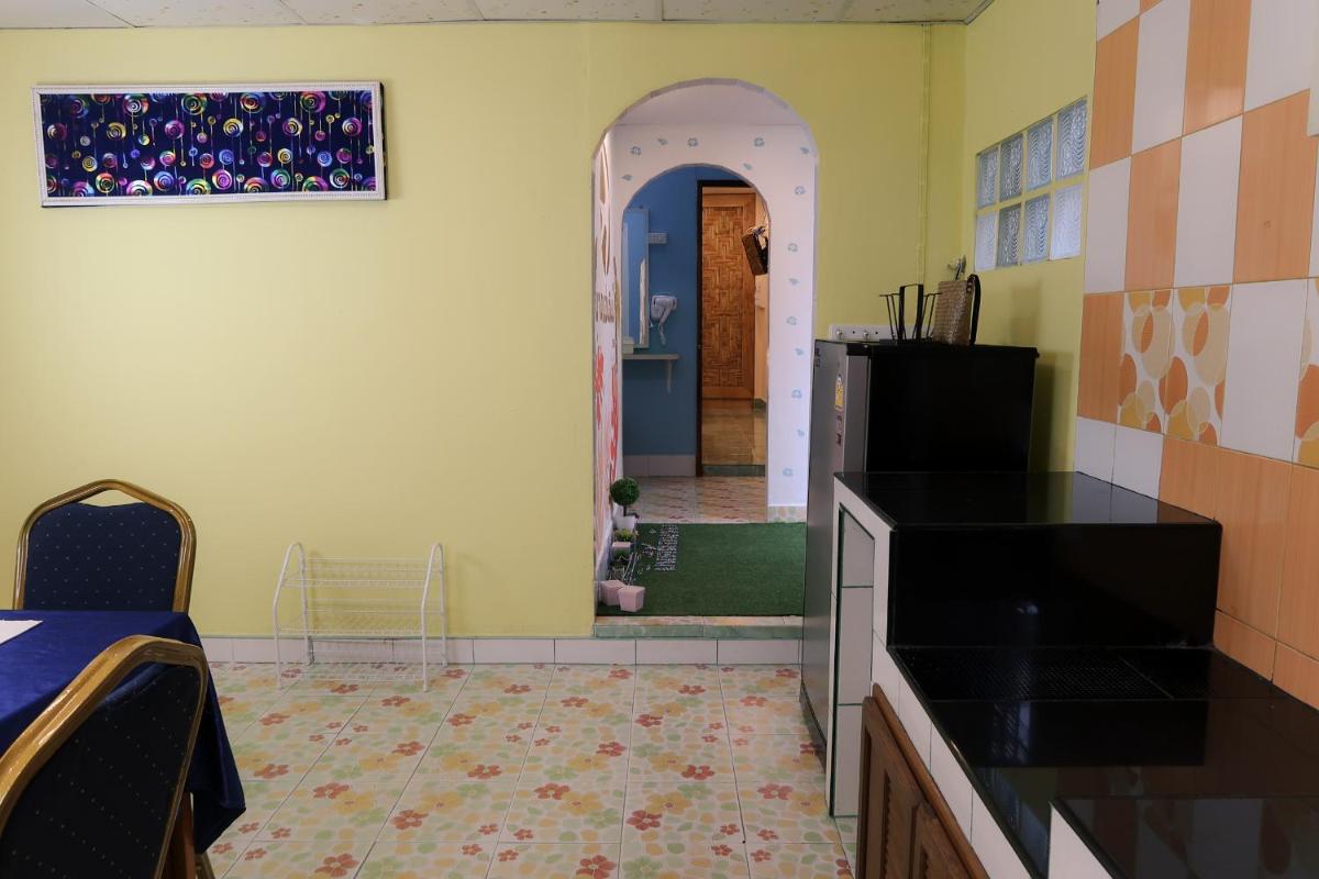 Nang Ann Inn Family Room - Housity
