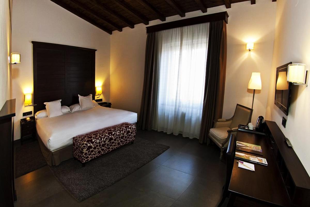 Cama o camas de una habitación en Hotel Convento Aracena & SPA