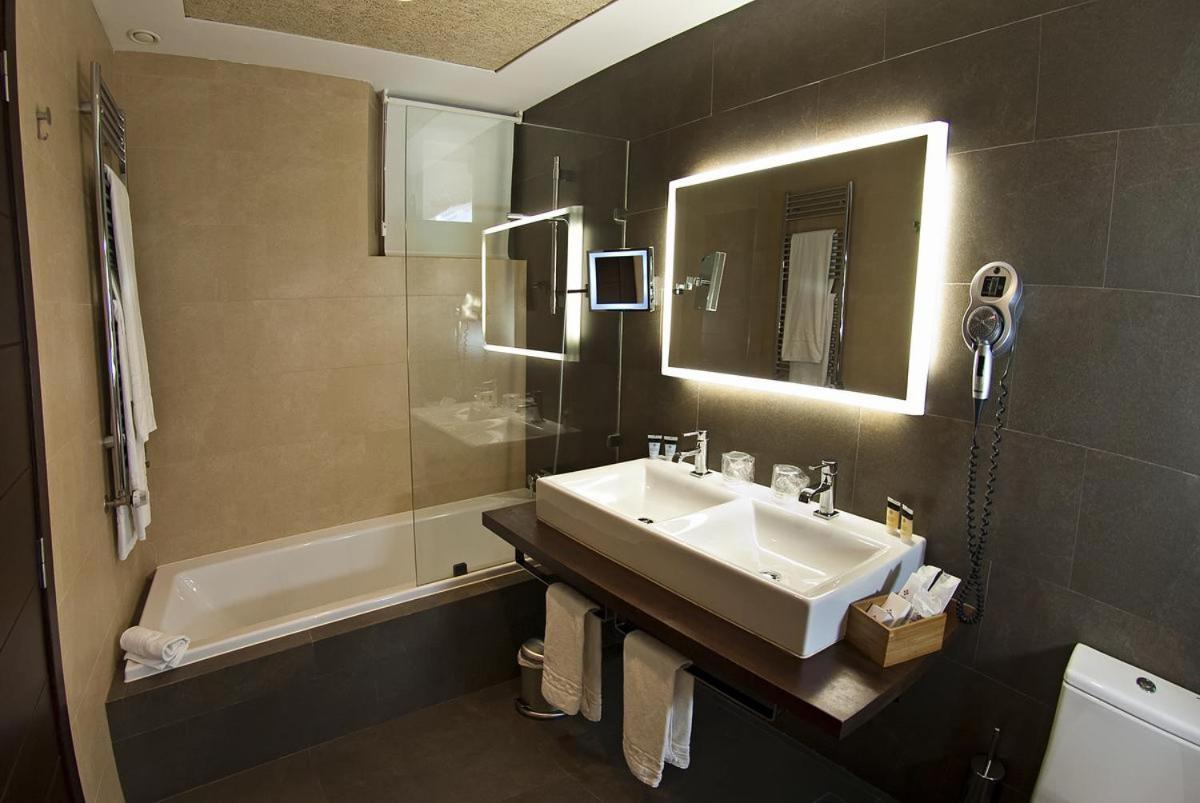Un baño de Hotel Convento Aracena & SPA
