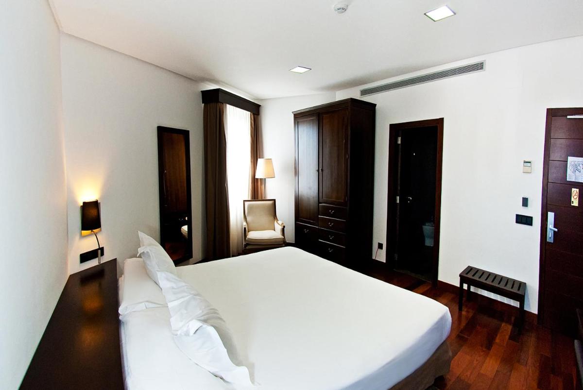 Cama o camas de una habitación en Hotel Convento Aracena & SPA