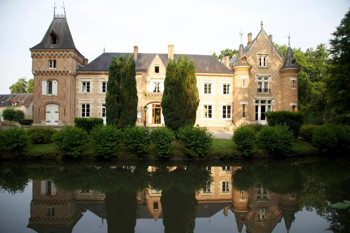 Hostellerie Du Château Les Muids - Housity