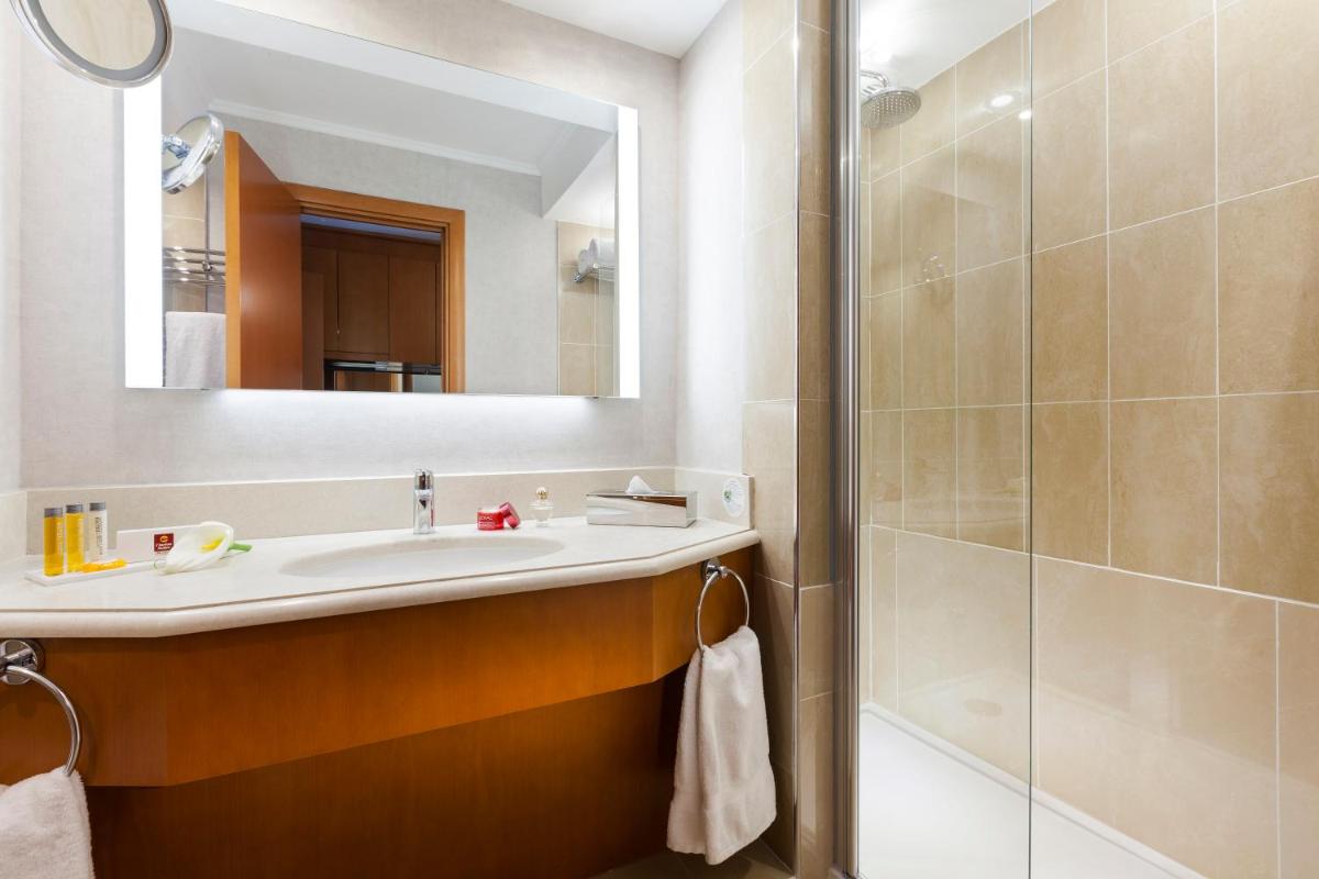Salle de bains dans l'établissement Nehô Suites Cannes Croisette