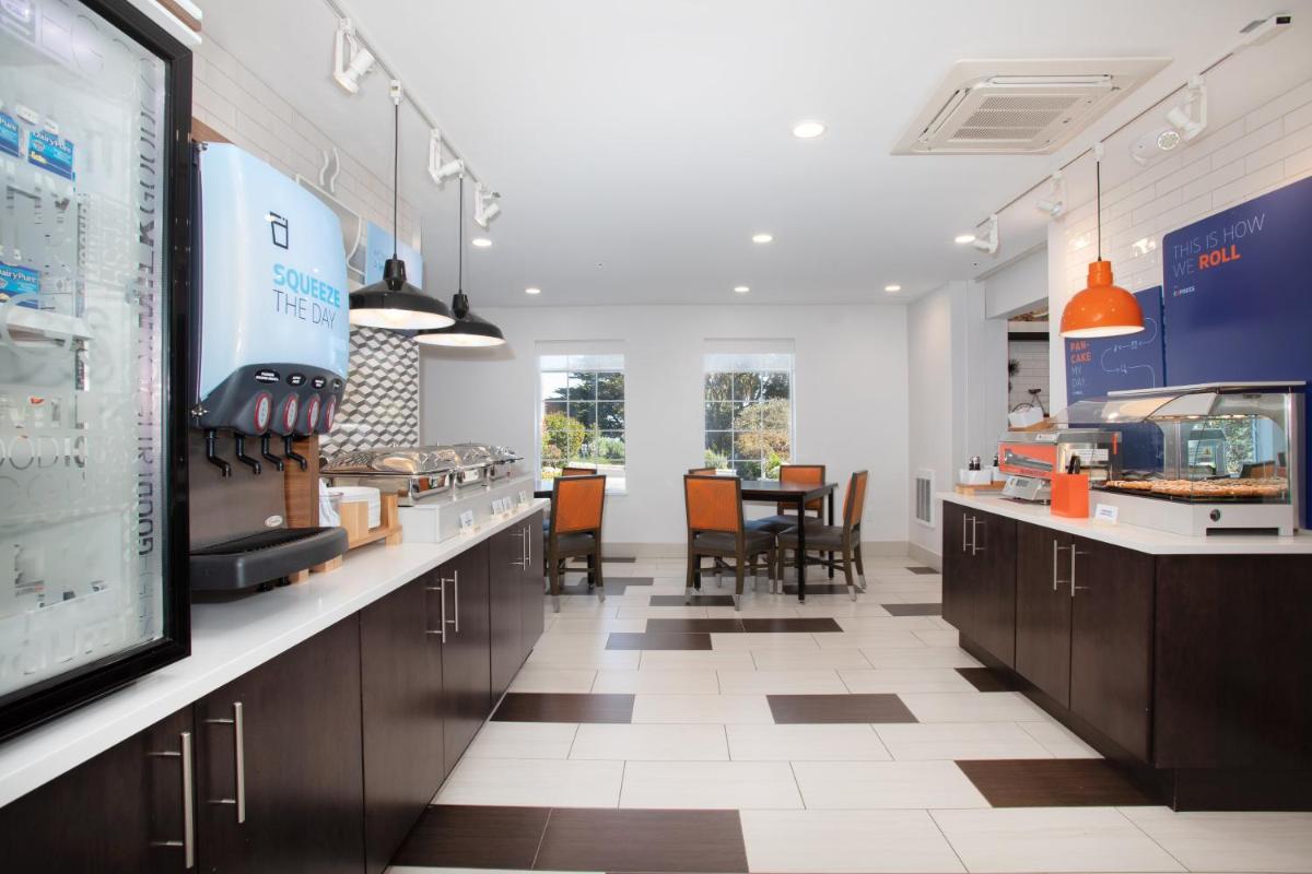 Holiday Inn Express Monterey - Cannery Row, an IHG Hotel - Housity