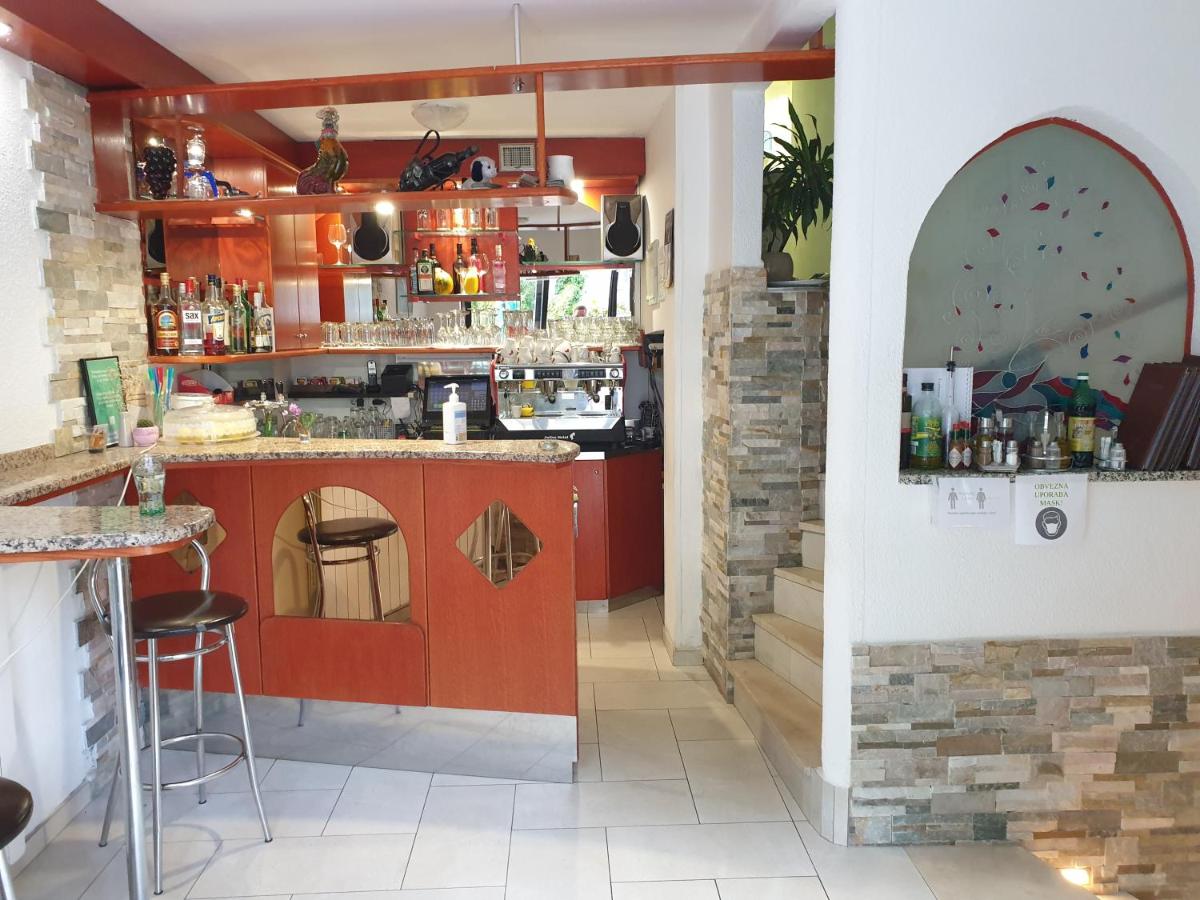 Gostišče TI Sobe Mici - Housity