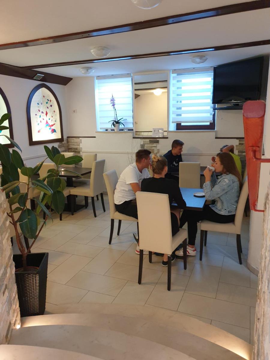 Gostišče TI Sobe Mici - Housity