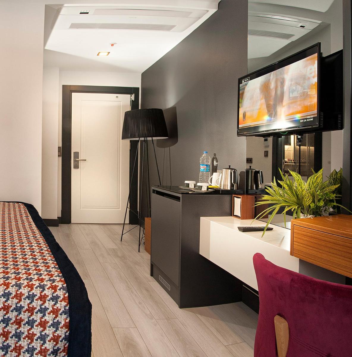 La Vita Suites - Housity