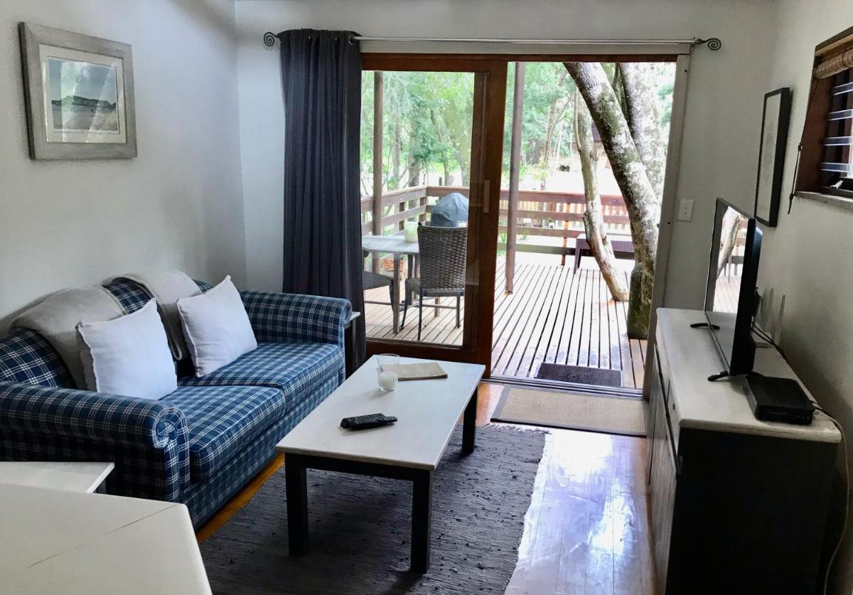 Tree-house for two In Natures Valley - Housity