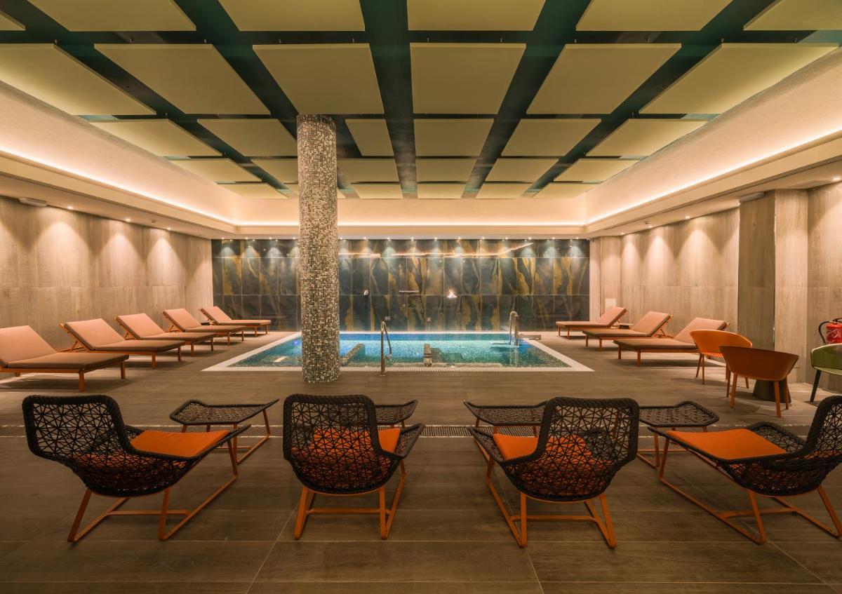 Piscina en o cerca de Catalonia Donosti