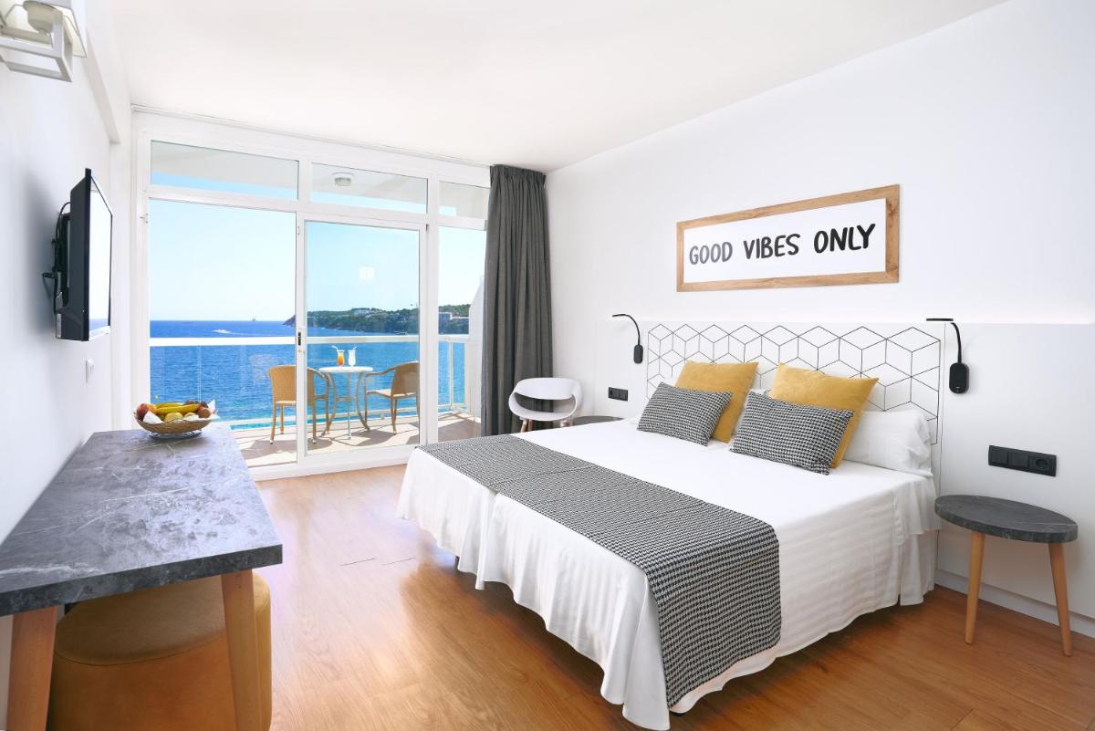 Cama o camas de una habitación en Flamboyan Caribe Hotel & Spa