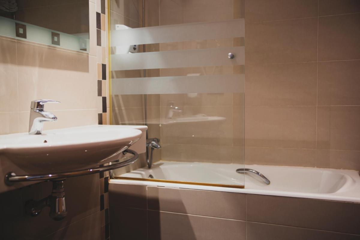 Hotel La Bodega - Housity