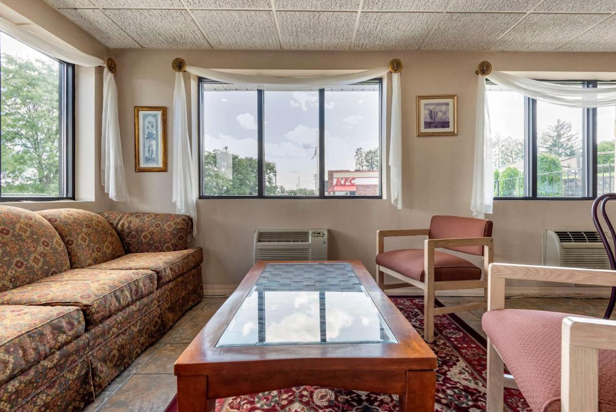 Econo Lodge Dewitt I-90 - Housity